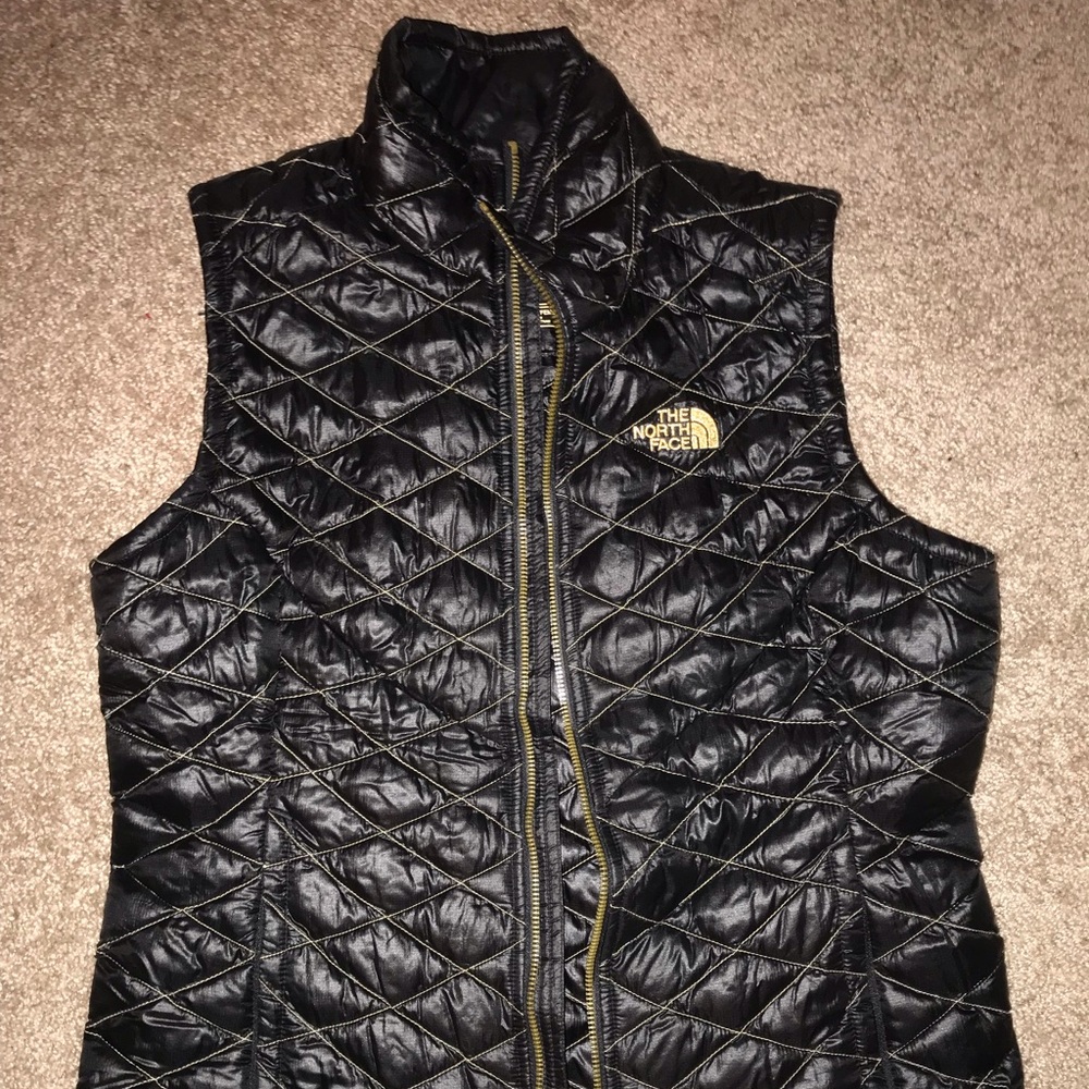 Black north face vest